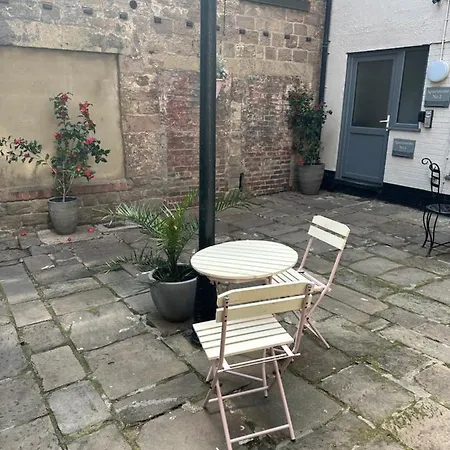 Courtyard Holiday Apartments Belper Exterior photo