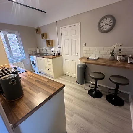 Courtyard Holiday Apartments Belper Exterior photo